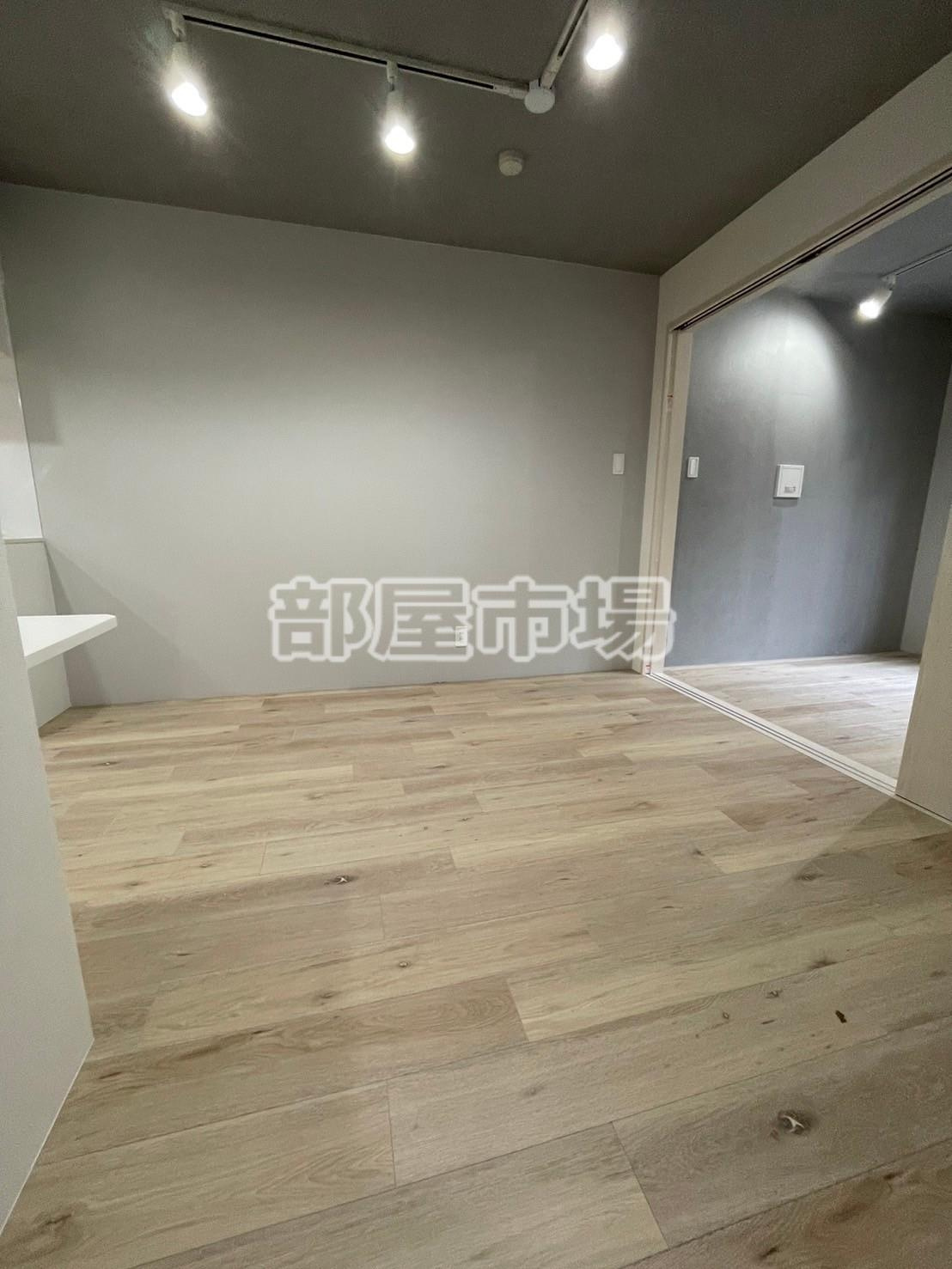 SQUARE MINAMISENJUの居間・リビング