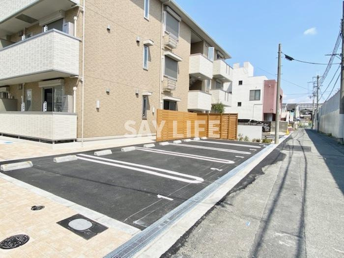 メゾンプレミールの駐車場