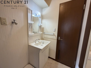 温水洗浄便座付きのトイレです♪