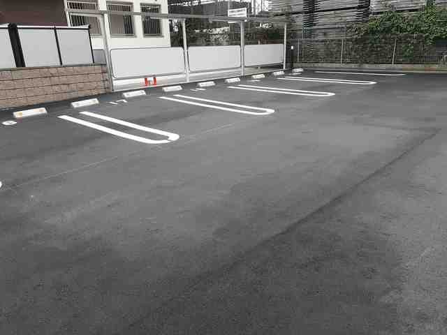 エスポワールⅣの駐車場