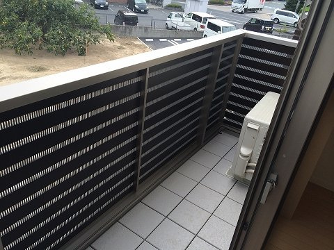 総社市井尻野のアパートのバルコニー