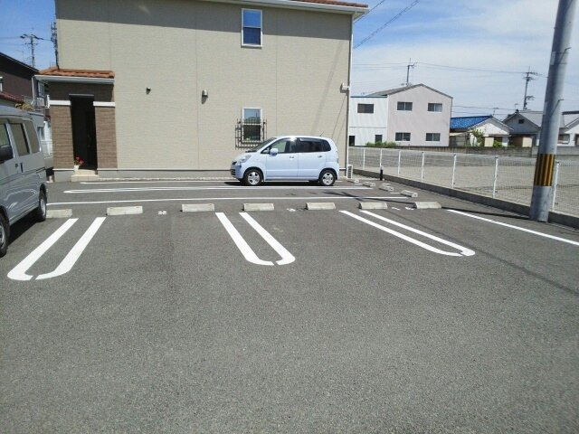 ヴィクトワールＢの駐車場