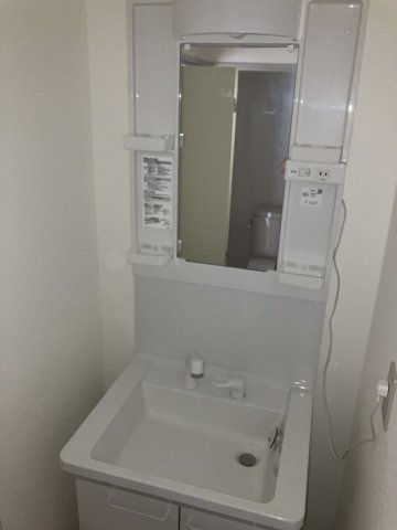 小林ビルの洗面所