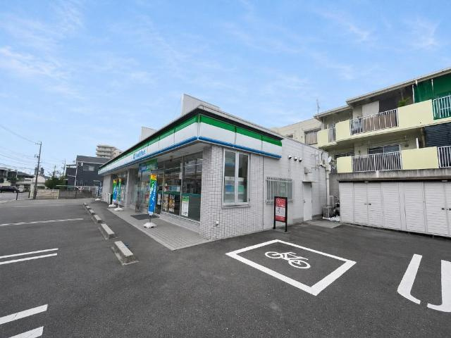 ビレッジあじきの周辺|ファミリーマート名西稲生店まで364ｍ