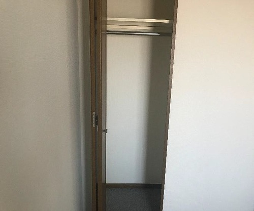 ライオンズマンション南行徳の収納|クロゼット（２面採光の洋室）