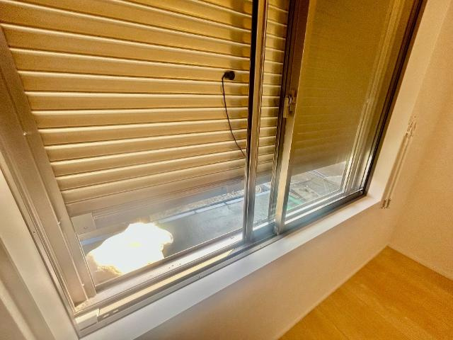 CASA・嶋のその他|インナーテラス側　窓シャッター