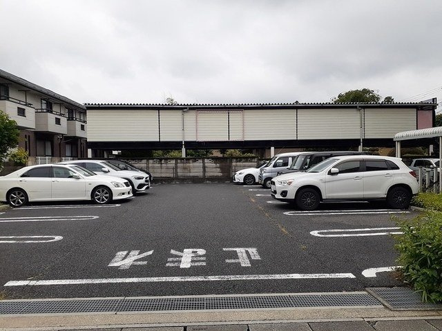 パラッツオ・エテルナの駐車場