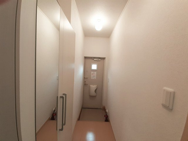 カルム・ガーデン　弐番館の玄関