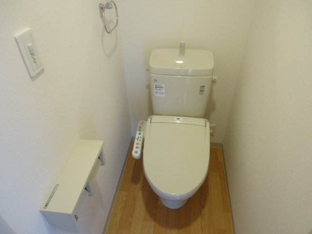 札幌市北区西茨戸四条２丁目のアパートのトイレ|シャワー付トイレ