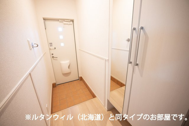 インテルノ　ウエストの玄関
