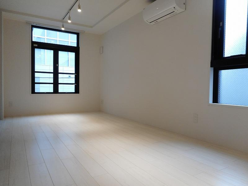 LAPiS COURT YOTSUYA
