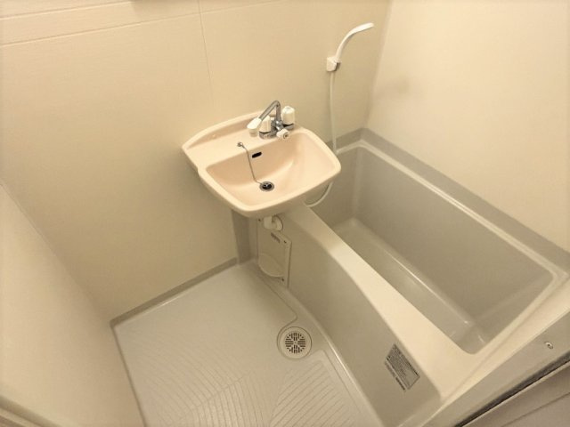 レオパレス高伸の浴室
