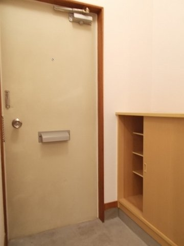 エルディム青山の玄関