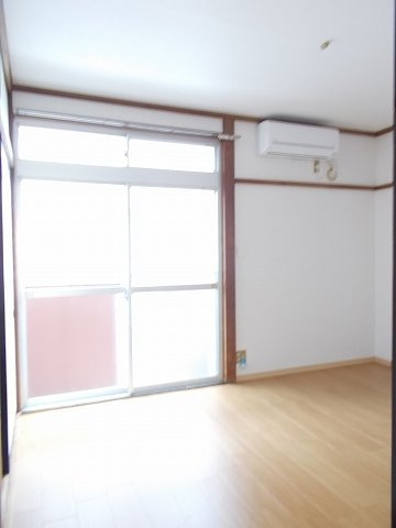 エルディム青山の居間・リビング