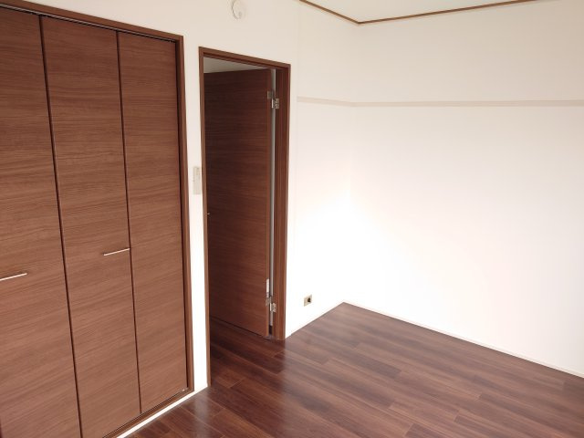 吉本ビルの洋室