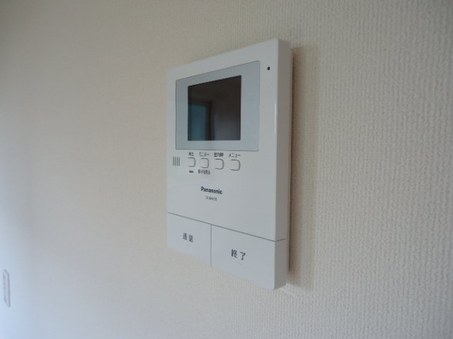札幌市北区西茨戸四条２丁目のアパートの内装|カメラ付インターホン