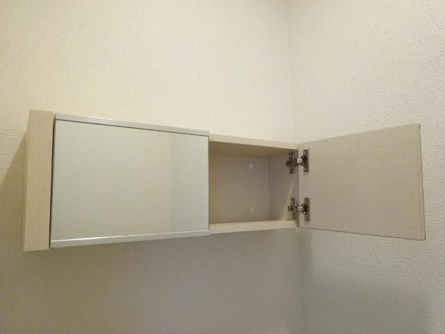グレイス江北のトイレ|トイレ戸棚（鏡付）