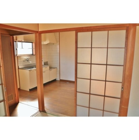 甥田町稲垣貸家の居間・リビング|ＤＫ　６帖