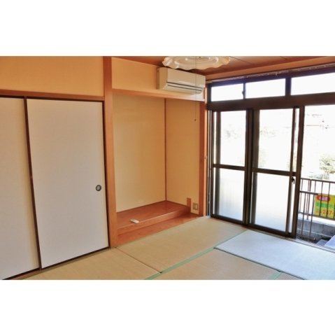 甥田町稲垣貸家の居間・リビング|１階　和室６帖