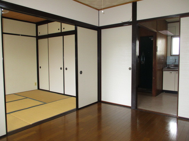 松井マンションの居間・リビング