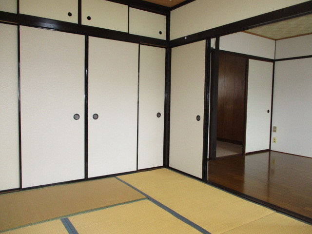 松井マンションの寝室