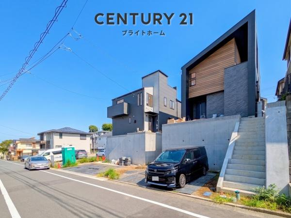 横浜市磯子区洋光台６丁目の新築一戸建の前面道路含む現地写真|車通りが少ない為、小さなお子様にも安心です。
是非一度、現地へ起こしください。