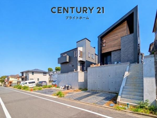 横浜市磯子区洋光台６丁目の新築一戸建の前面道路含む現地写真|周辺は落ち着いた街並みになります。
子育てにはぴったりの住環境♪
