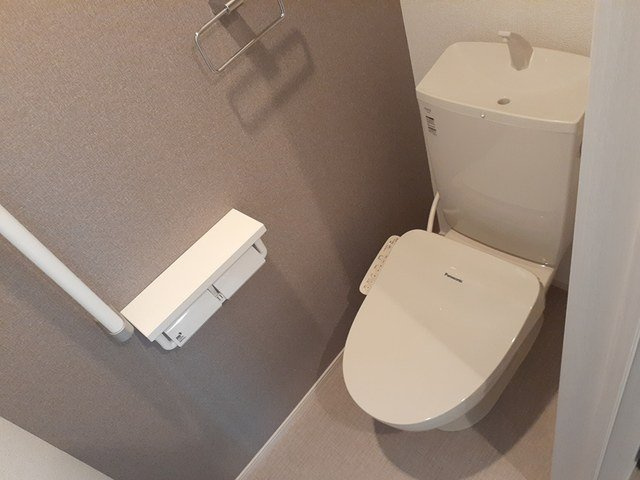 ラ・ルミエールのトイレ|落ち着いた色調のトイレです