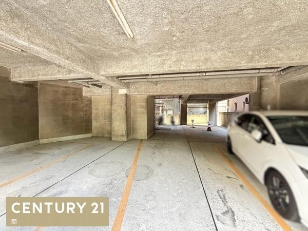 パークハイツ大新の駐車場