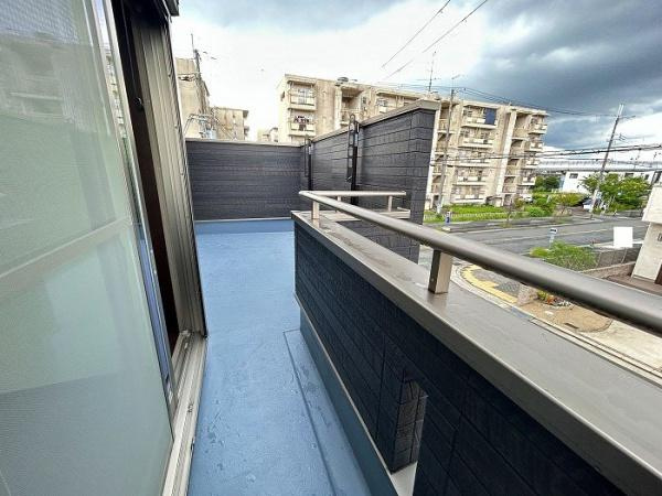 交野市 梅が枝　中古 一戸建てのバルコニー