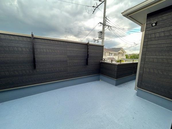 交野市 梅が枝　中古 一戸建てのバルコニー