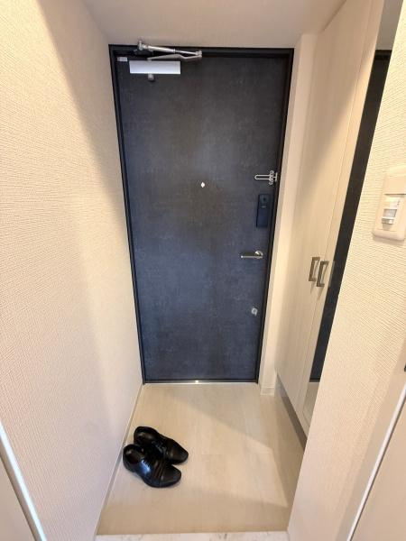 エスリード大阪エヴォルツの玄関
