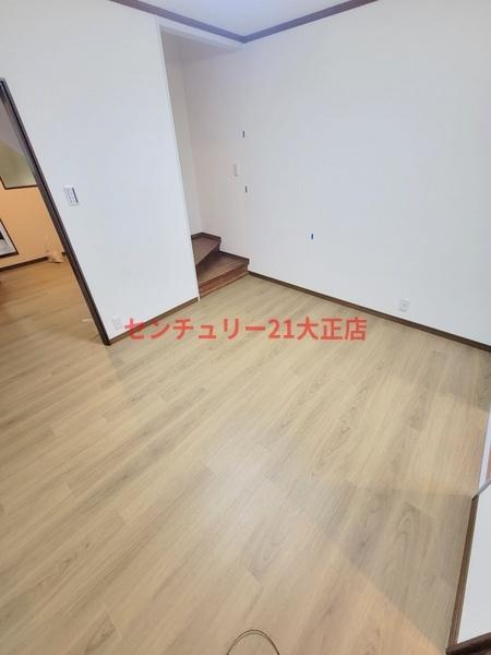 海老江7丁目貸家のエントランス|リビング