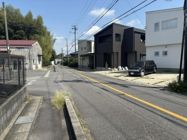 幸田町大草・中古戸建の前面道路含む現地写真|前面道路です。
