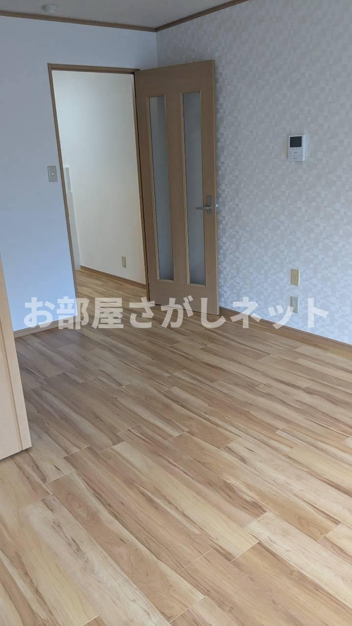 春月ビルの洋室