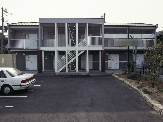 レオパレスみかけの外観
