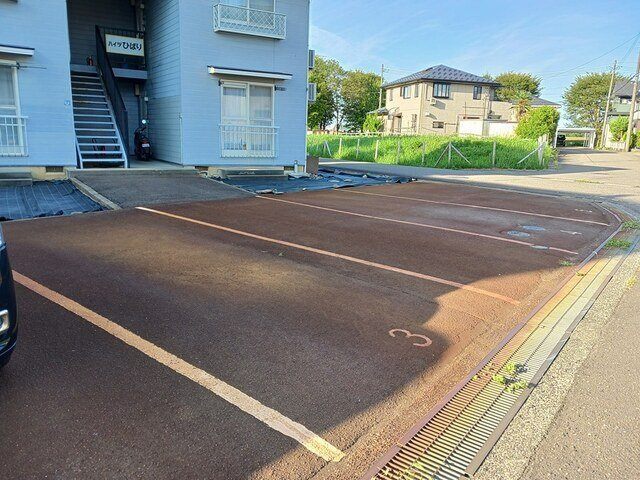 ハイツひばりの駐車場