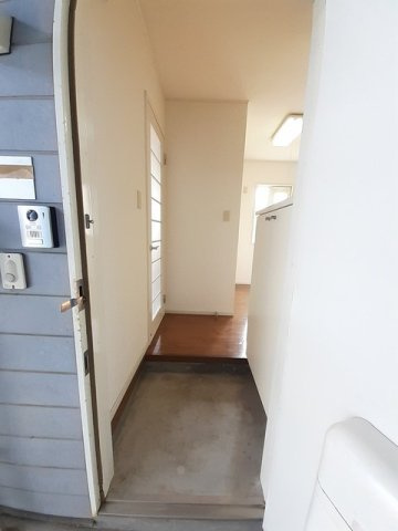 ハイツひばりの玄関