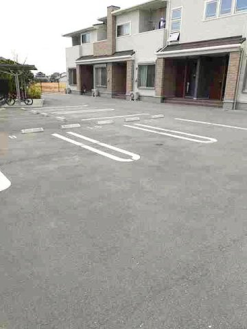 プラシードの駐車場