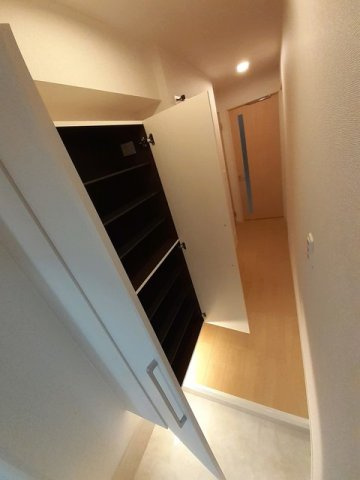 エテルノ貝塚Ｂの玄関