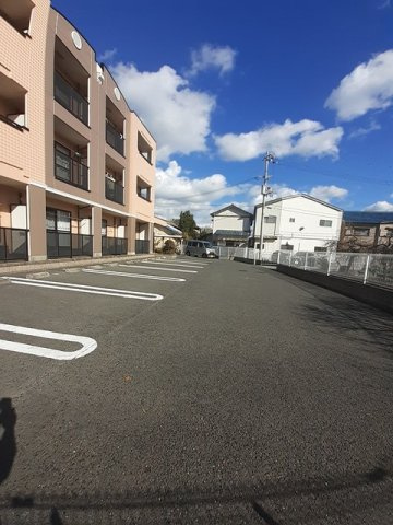 プチ・ソレールの駐車場