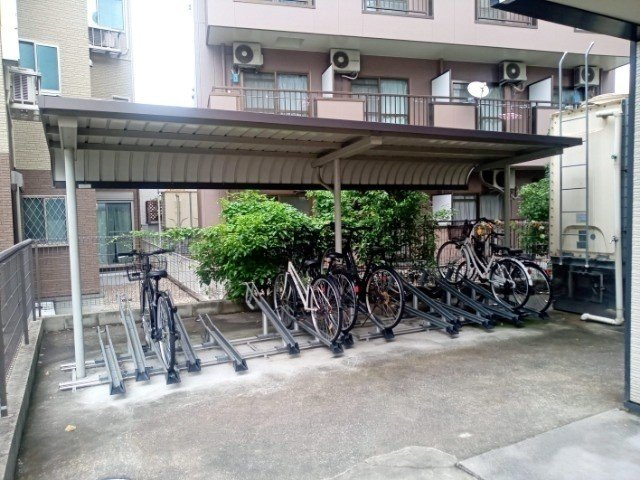 レオパレスかこまちのその他|屋根付き駐輪場