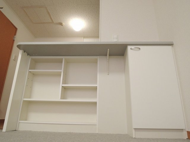 レオパレス南逆井のその他|カウンターの下は収納可能