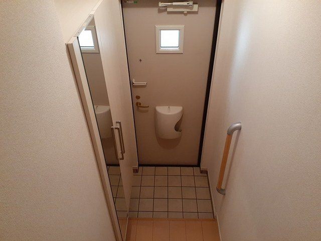 イマジュリ－Ⅰ号館の玄関
