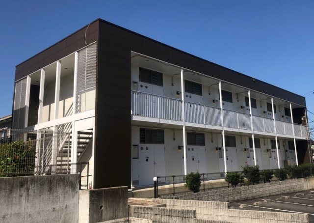 レオパレス万場山の外観