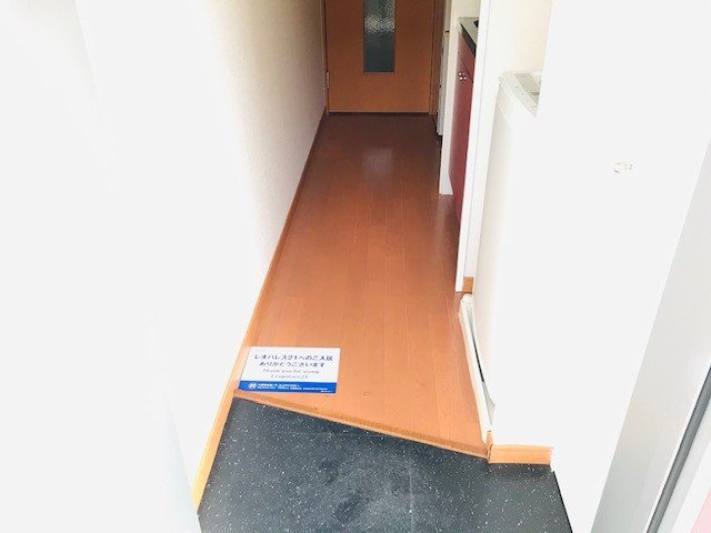 レオパレスパーシモンの玄関