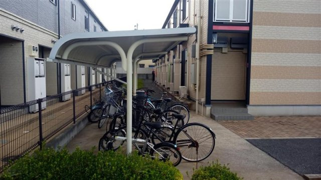 レオパレスボヌールⅡのその他|屋根付き駐輪場