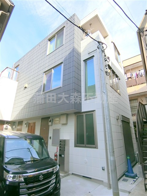 Grace Residence（グレイスレジデンスの外観|2020年12月築　鉄骨造地上3階建て　落ち着いた住宅街！
東京都大田区新蒲田2丁目　京浜東北線蒲田駅徒歩10分、東急池上線蓮沼駅徒歩7分