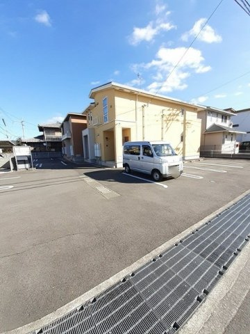 ル　ボヌール　Ｂの駐車場