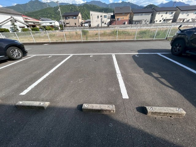コスモガーデンの駐車場